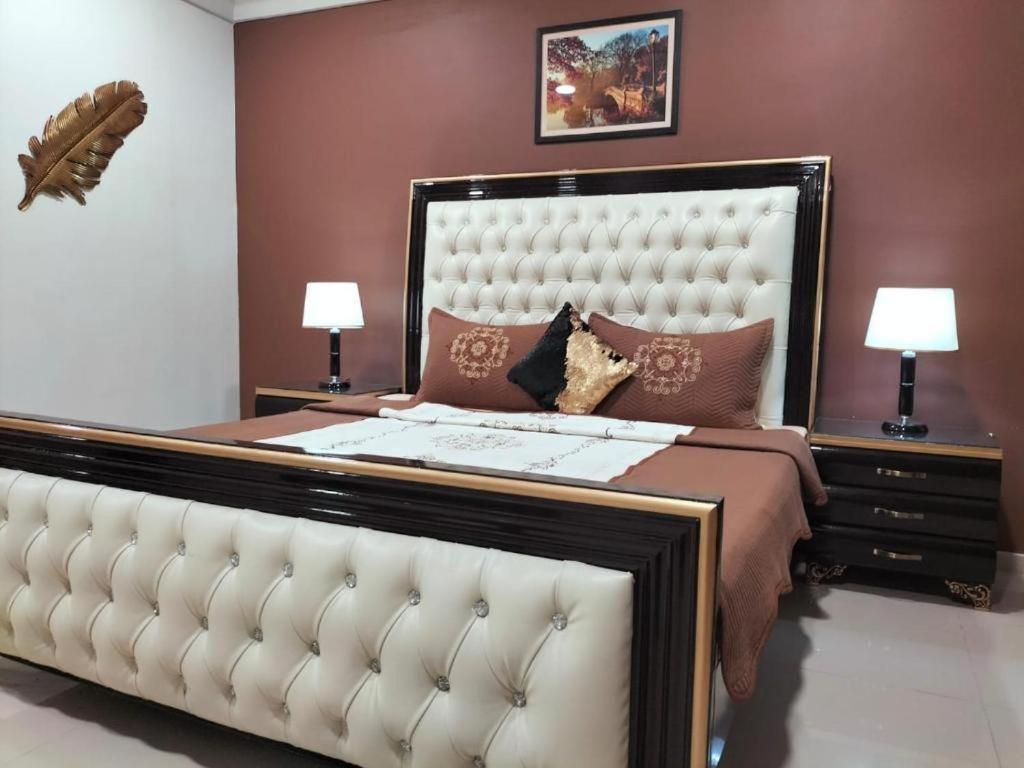 Royal Galaxy Hotel & Residence - Near Islamabad International Airport & Motorway Dış mekan fotoğraf