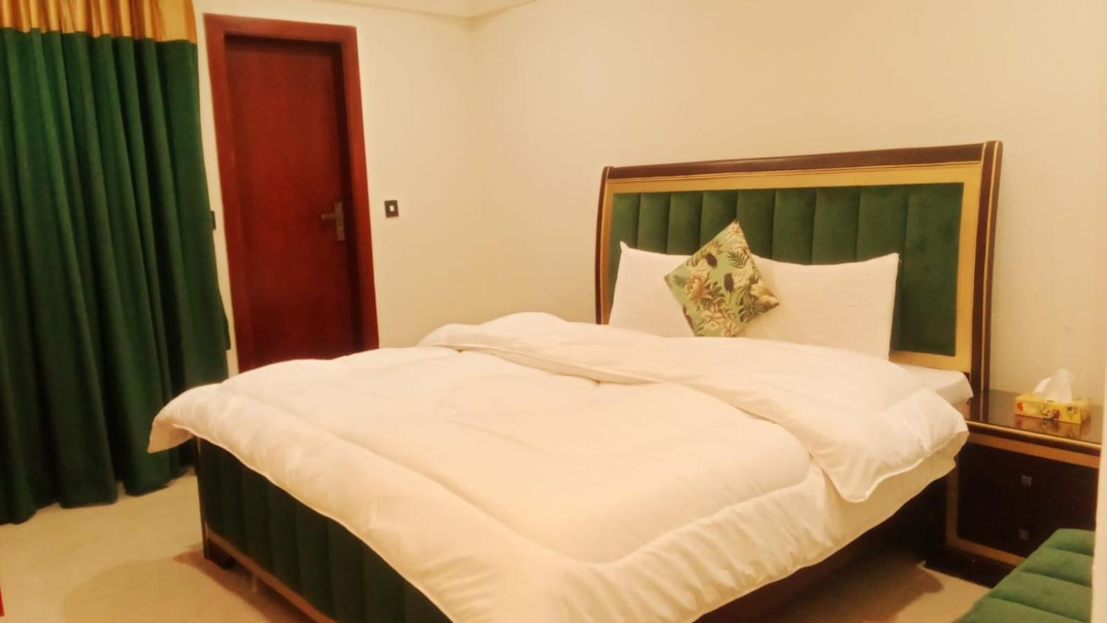 Royal Galaxy Hotel & Residence - Near Islamabad International Airport & Motorway Dış mekan fotoğraf