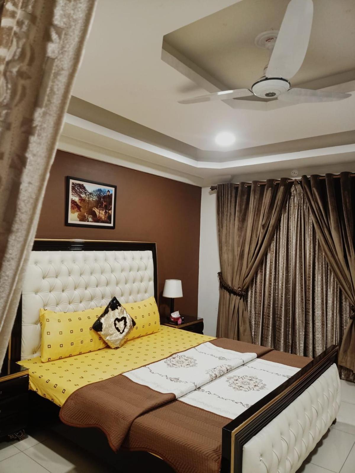 Royal Galaxy Hotel & Residence - Near Islamabad International Airport & Motorway Dış mekan fotoğraf
