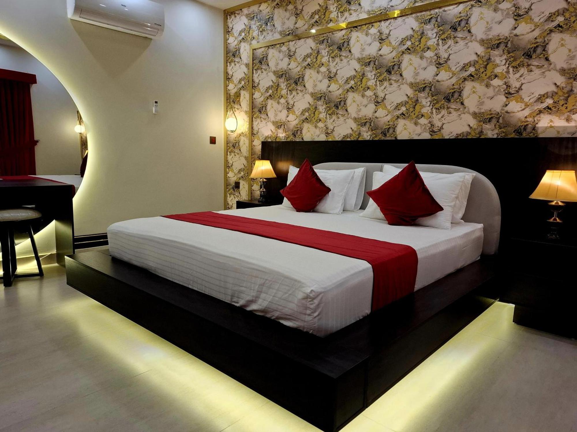 Royal Galaxy Hotel & Residence - Near Islamabad International Airport & Motorway Dış mekan fotoğraf