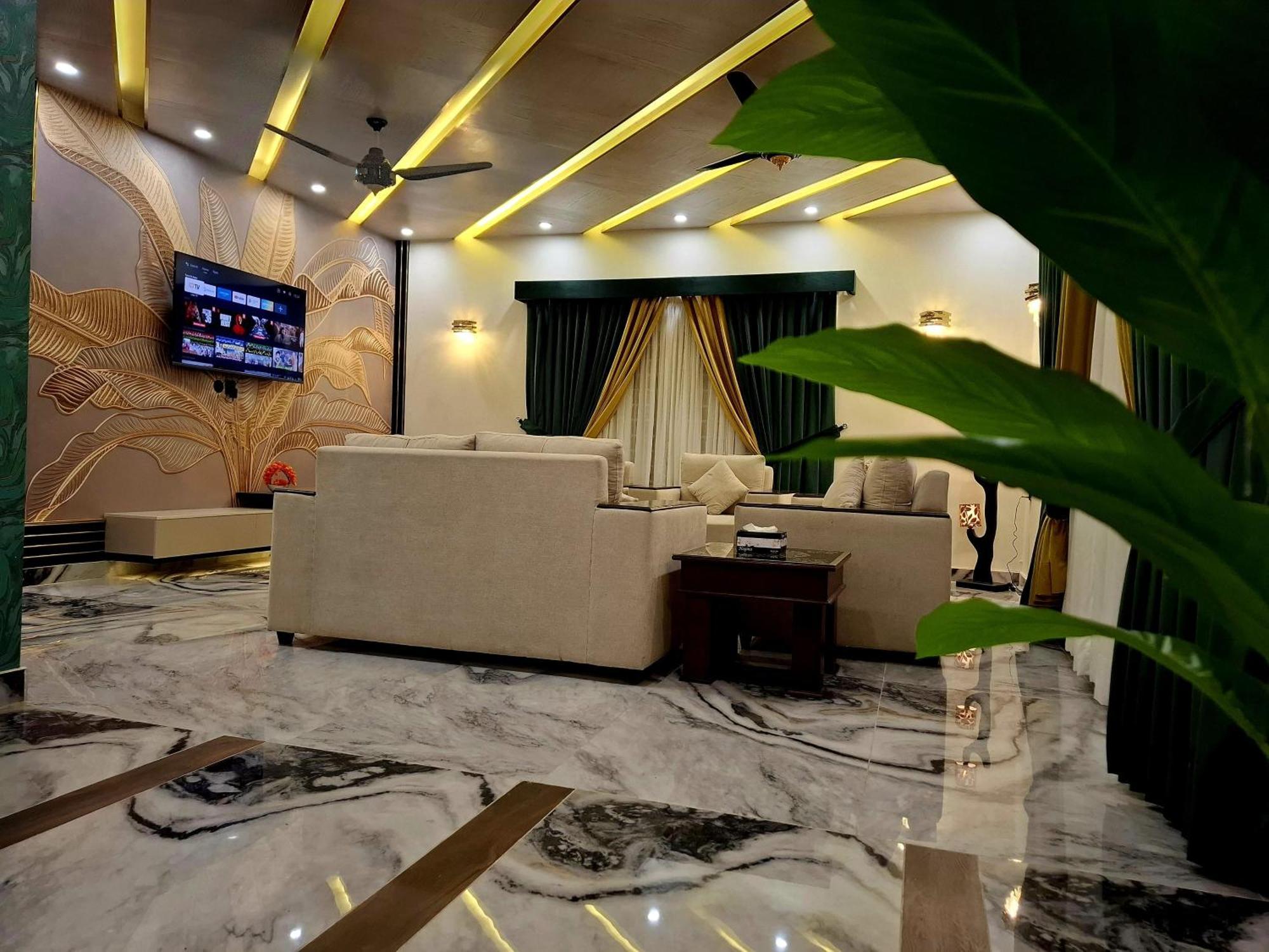 Royal Galaxy Hotel & Residence - Near Islamabad International Airport & Motorway Dış mekan fotoğraf