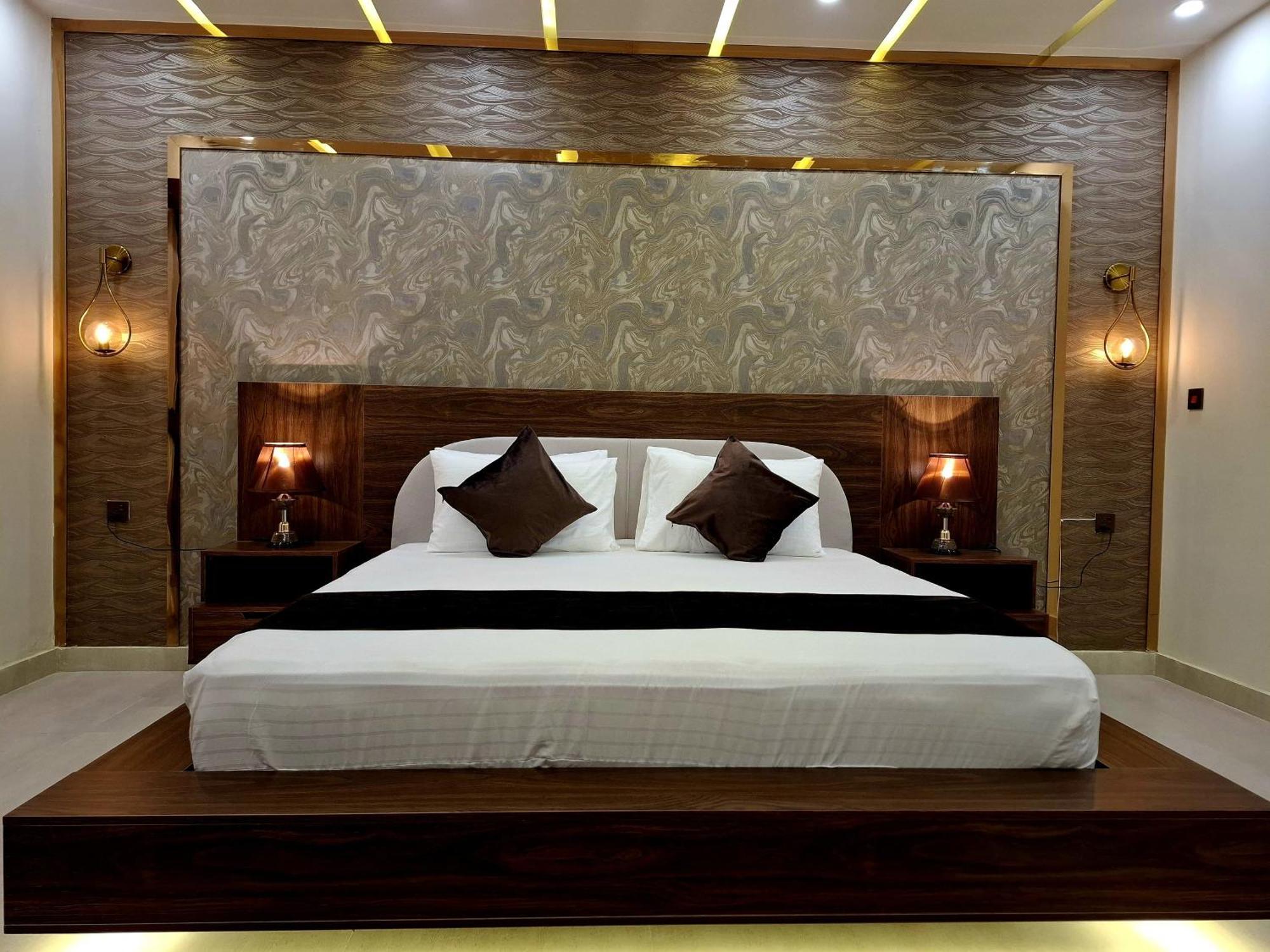Royal Galaxy Hotel & Residence - Near Islamabad International Airport & Motorway Dış mekan fotoğraf
