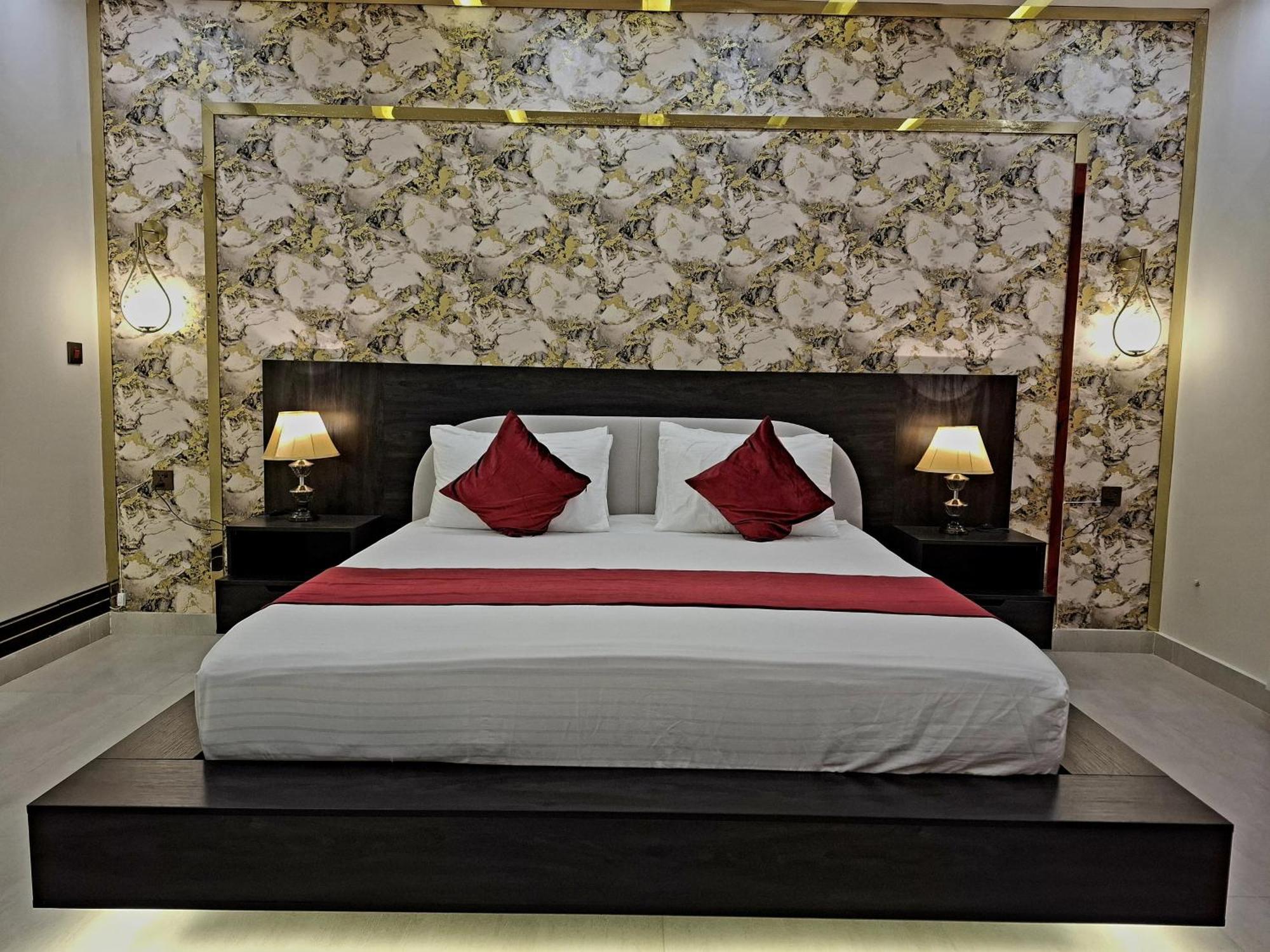 Royal Galaxy Hotel & Residence - Near Islamabad International Airport & Motorway Dış mekan fotoğraf