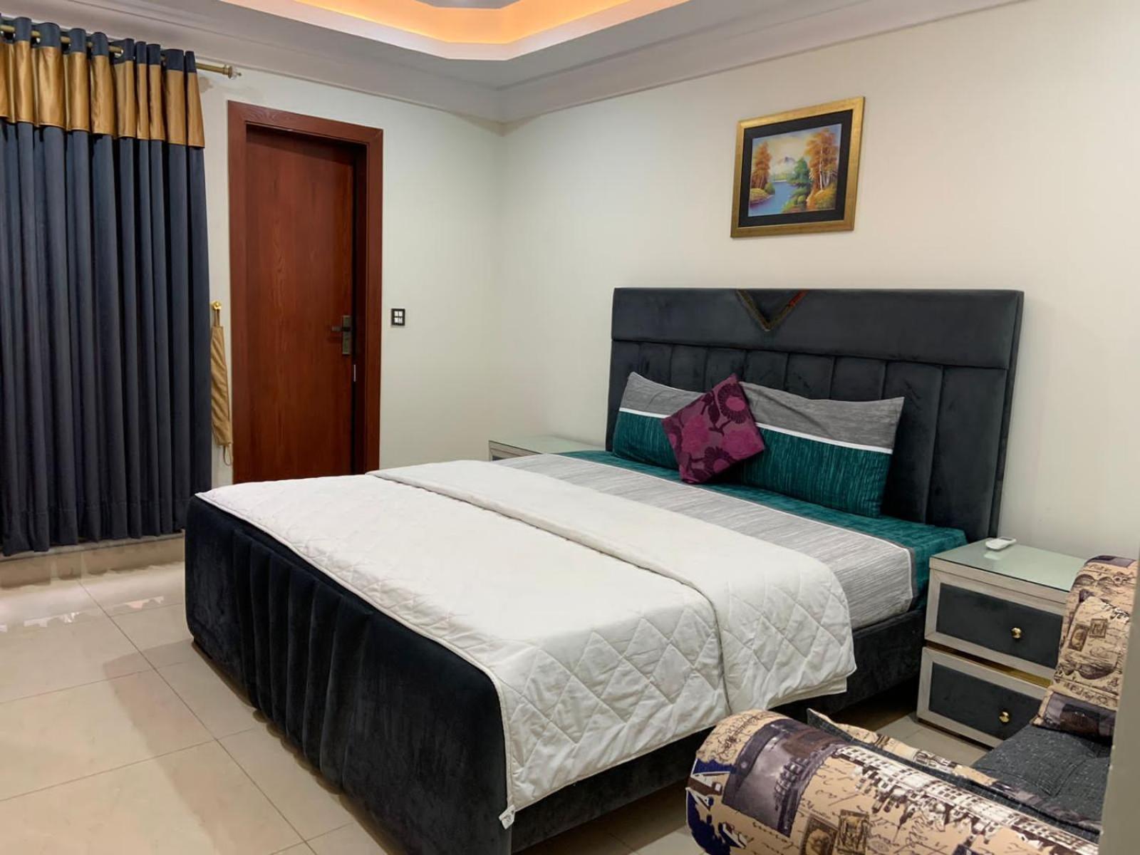 Royal Galaxy Hotel & Residence - Near Islamabad International Airport & Motorway Dış mekan fotoğraf