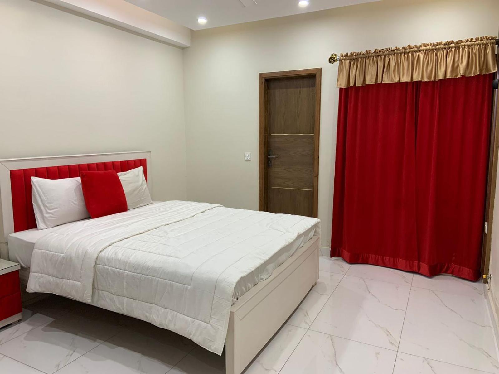 Royal Galaxy Hotel & Residence - Near Islamabad International Airport & Motorway Dış mekan fotoğraf
