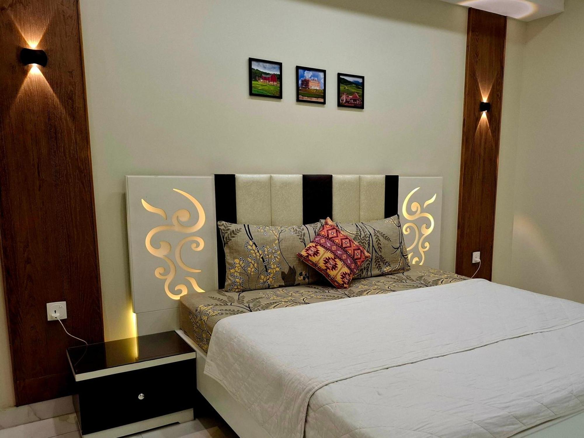 Royal Galaxy Hotel & Residence - Near Islamabad International Airport & Motorway Dış mekan fotoğraf