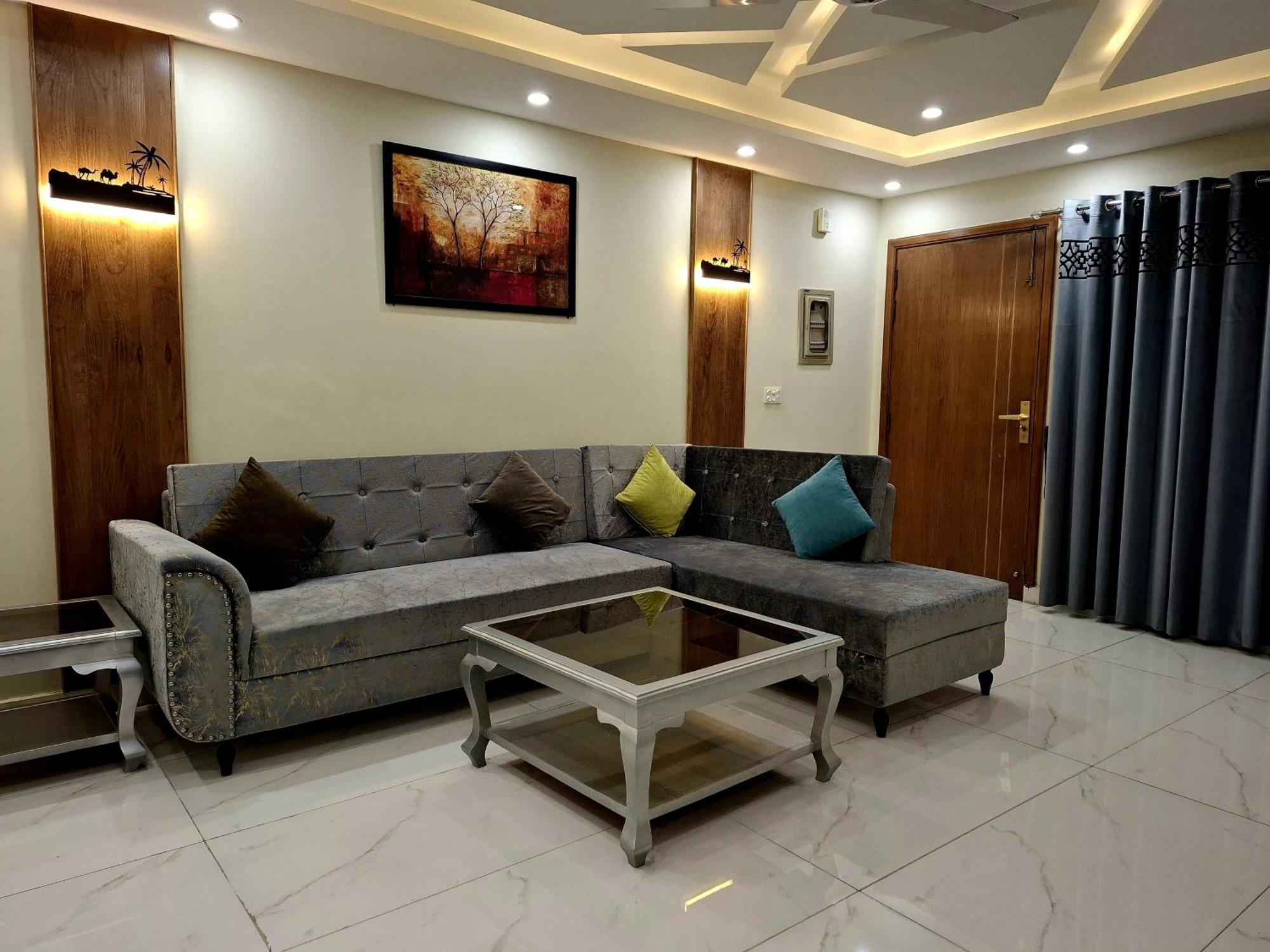Royal Galaxy Hotel & Residence - Near Islamabad International Airport & Motorway Dış mekan fotoğraf